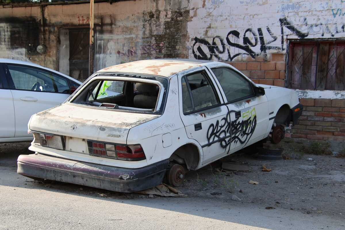 ¿HAY UN AUTO ABANDONADO EN TU CALLE? ASÍ PUEDES REPORTARLO PARA RECUPERAR TU ESPACIO